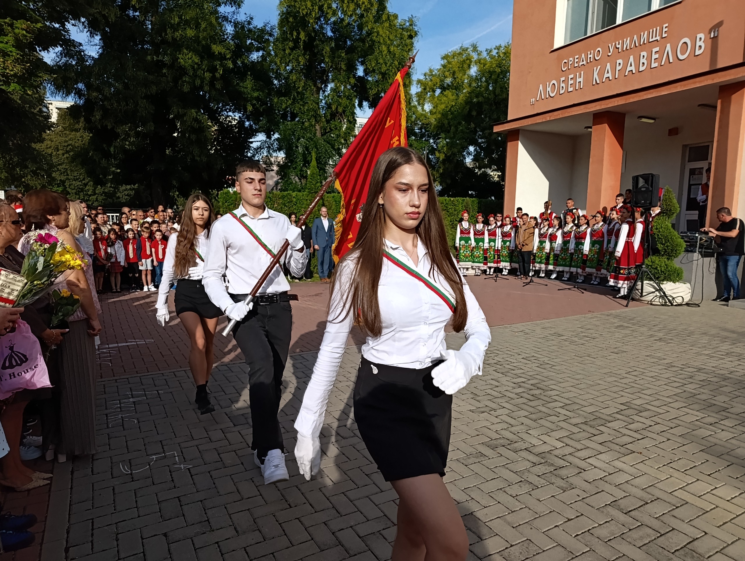 Внасяне на училищното знаме